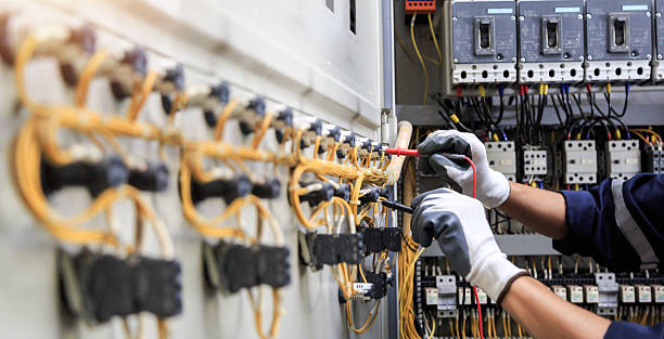 Professional Electrician technician working in Masury, OH